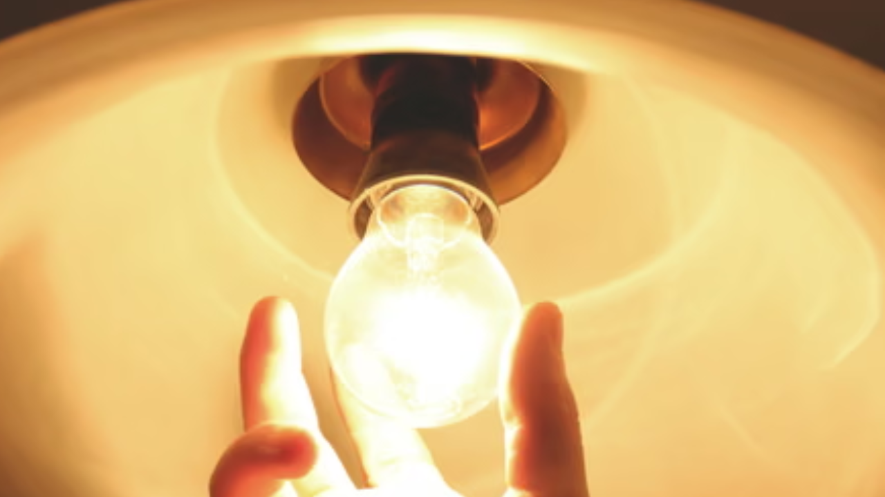 Can I Touch The Glass On Halogen Light Bulbs when changing them?